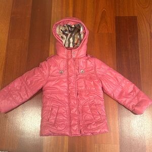 Beautiful Burberry jacket size 3T. Excellent use condition.